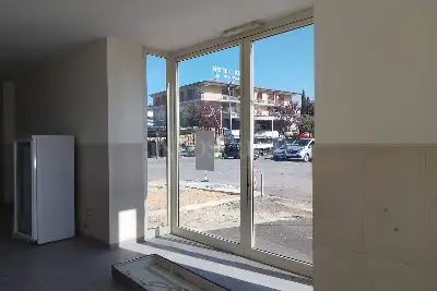 Negozio in affitto, Via Lazio, Orte