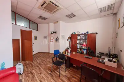 Magazzino in vendita, Via degli Svevi, Catanzaro