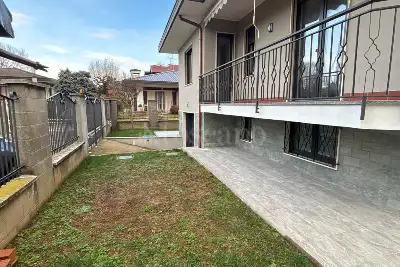 Villa in vendita, Via G. B. Busnelli, Saronno