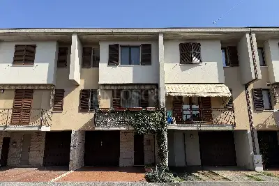 Villino a Schiera in vendita, Via Donatello, Brescia