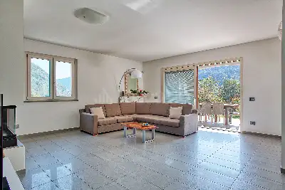 Villa in vendita, Via Pianazzo, Lavena Ponte Tresa