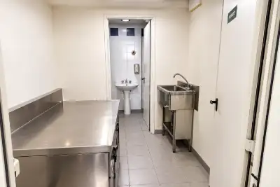 Negozio in vendita, Viale della Regione Siciliana, Palermo