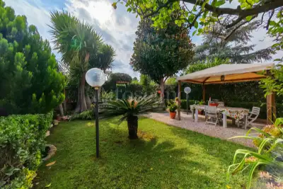 Villa Plurifamiliare in vendita, Via Ermesianatte, Roma
