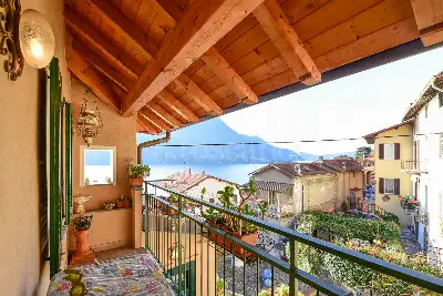 Casa Indipendente in vendita, Via Roma, Carate Urio