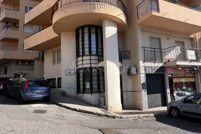 Negozio in vendita, Viale della Libertà, Reggio di Calabria