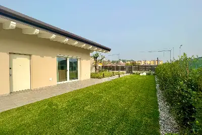 Villa in vendita, Via Montebello, Lonato del Garda