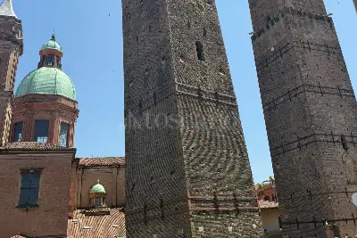 Casa in vendita, Piazza di Porta Ravegnana, Bologna