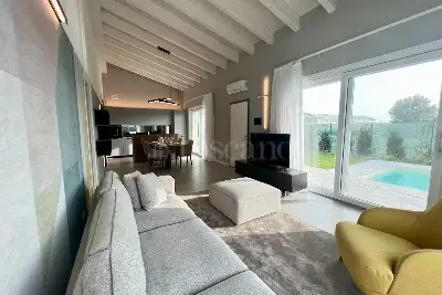 Villa in vendita, Via Montebello, Lonato del Garda