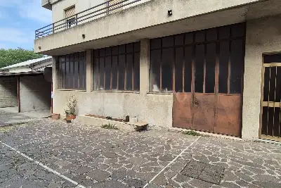 Laboratorio in vendita, Via Monte Baldo, Cantù