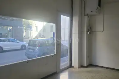 Negozio in affitto, Via Antonio Gramsci, Avezzano