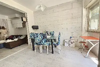 Villino a Schiera in vendita, Via Lago di Como, Pomezia