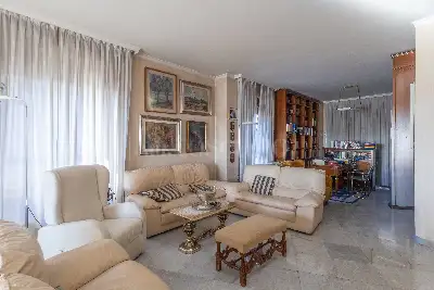 Casa in vendita, Via Giovanni Pascoli, Milano