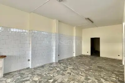 Negozio in affitto, Via Cesinali, Atripalda