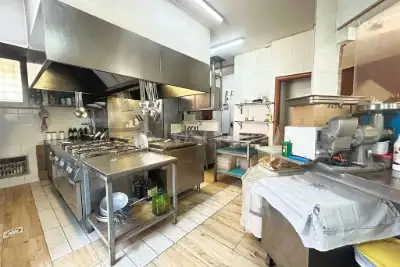 Attività Commerciale in vendita, Viale Spagna, Pomezia