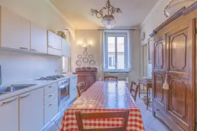 Casa in vendita, Via Correggio, Milano