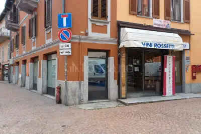 Attività Commerciale in vendita, Viale della Repubblica, Lavena Ponte Tresa