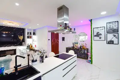 Casa in vendita, Via Salvatore Quasimodo, Como