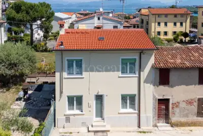 Villino a Schiera in vendita, Via Borgo Secolo, Peschiera del Garda