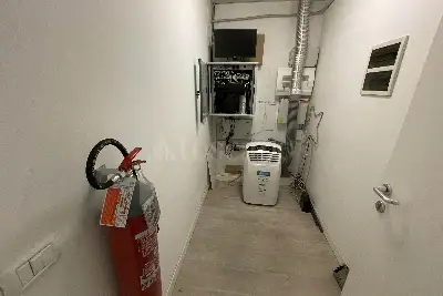 Capannone in vendita, Via dei Castelli Romani, Pomezia