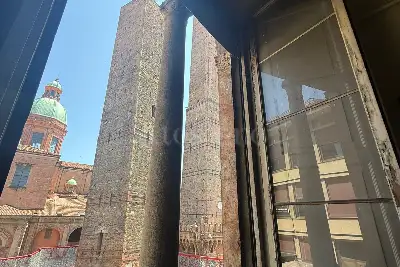 Casa in vendita, Piazza di Porta Ravegnana, Bologna