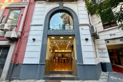 Negozio in vendita, Via Domenico Morelli, Napoli