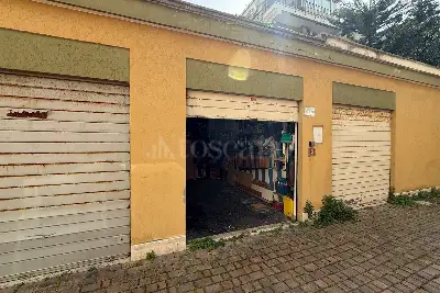 Box in vendita, Via Capo Palinuro, Roma