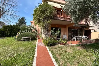Villa in vendita, Via Mezzocorona, Roma