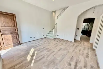 Villino a Schiera in vendita, Via Nona, Brescia