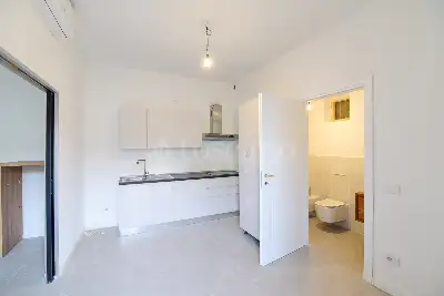 Casa in vendita, Via Luigi Dottesio, Como