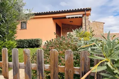 Casa Indipendente in vendita, Via Elba, Arzachena