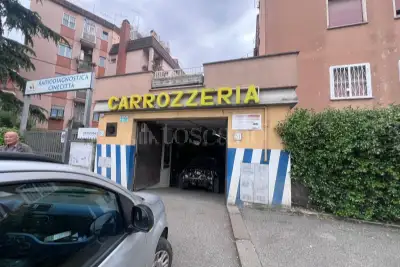 Negozio in vendita, Piazza di Cinecittà, Roma