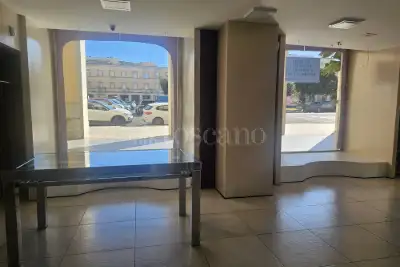 Negozio in affitto, Piazza della Libertà, Latina