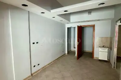 Negozio in affitto, Avellino Via Campane, Avellino