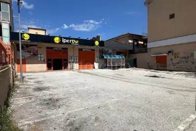 Negozio in affitto, Via Francesco Crispi, Avezzano