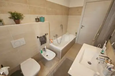 Casa in vendita, Via Milano, Villa Guardia