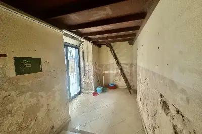 Negozio in affitto, Via Fratelli Giovanni e Giulio Pagano, Caserta