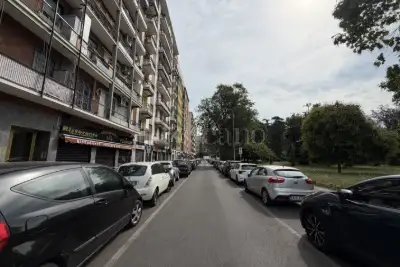 Negozio in vendita, Largo Giambellino, Milano