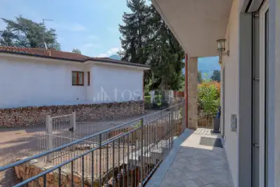 Villa Bifamiliare in vendita, Viale Ernesto Thomas, Brusimpiano