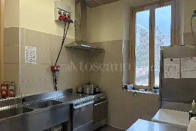 Stabile Uso Ufficio in vendita, Via Santa Gonda, Prato