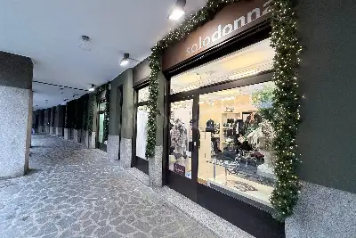 Negozio in vendita, Via Fratelli Fraschini n. 2, Milano