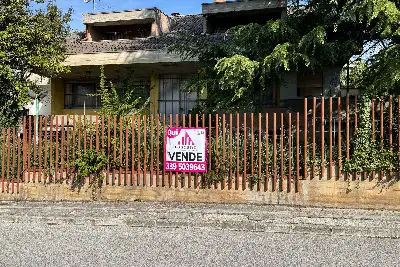 Villa in vendita, Via Dei Tulipani, Avezzano