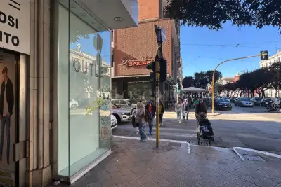 Negozio in affitto, Corso Cavour, Bari