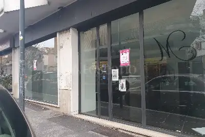 Negozio in affitto, Via Vittorio Veneto, Avezzano