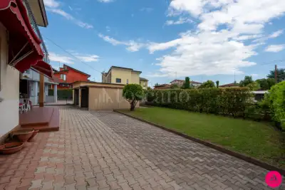 Villa Bifamiliare in vendita, Via Pastrengo, Fontanafredda
