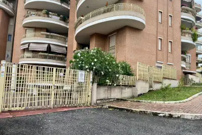 Box in vendita, Via Adriano Tilgher, Roma