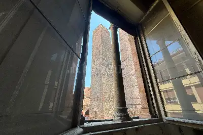 Casa in vendita, Piazza di Porta Ravegnana, Bologna