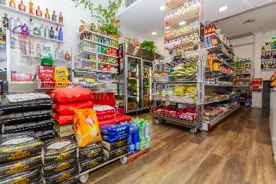 Negozio in vendita, Via Parmigianino, Milano