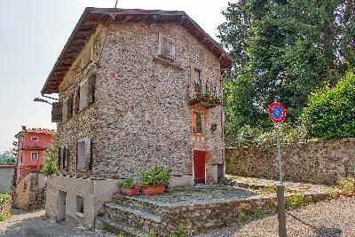 Casa Indipendente in vendita, Via Gaggio, Marchirolo