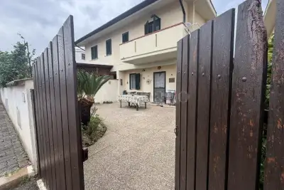 Villino a Schiera in vendita, Via Cina, Sabaudia
