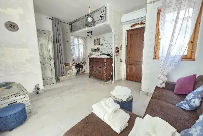 Villino a Schiera in vendita, Via Lago di Como, Pomezia